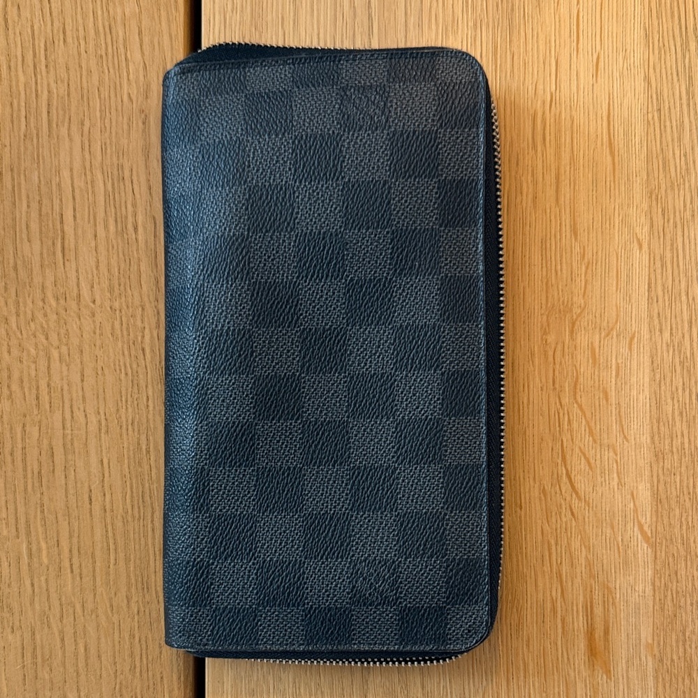 Authentic Louis Vuitton Damier Graphite Zippy Vertical Wallet Organizer